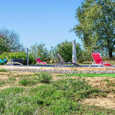 Awesome In With Outdoor Swimming Pool, Wifi And 2 Bedrooms Mugron