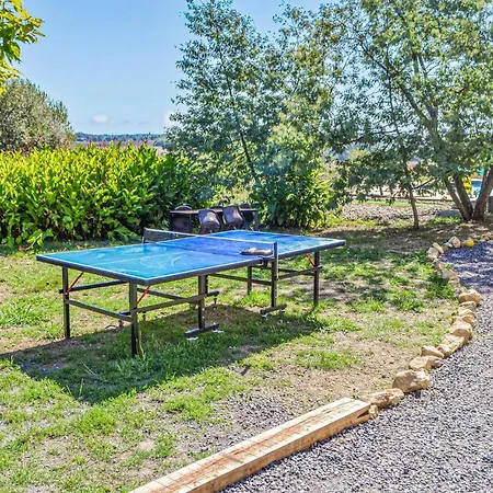 Awesome In With Outdoor Swimming Pool, Wifi And 2 Bedrooms شقة *