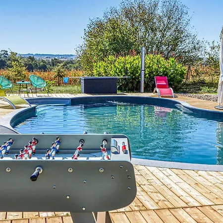 Awesome In With Outdoor Swimming Pool, Wifi And 2 Bedrooms شقة